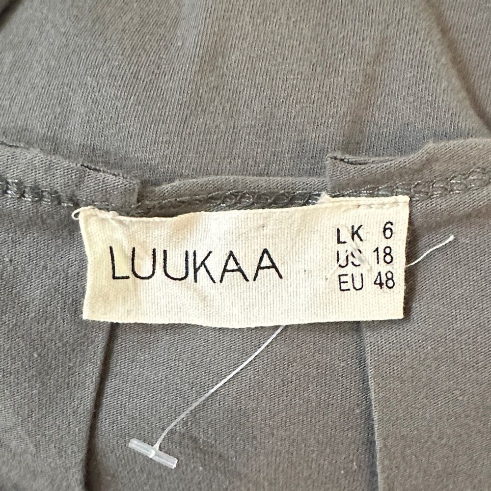 LUUKAA Green Top w/ Graphic Design Size 18 - Picture 11 of 11